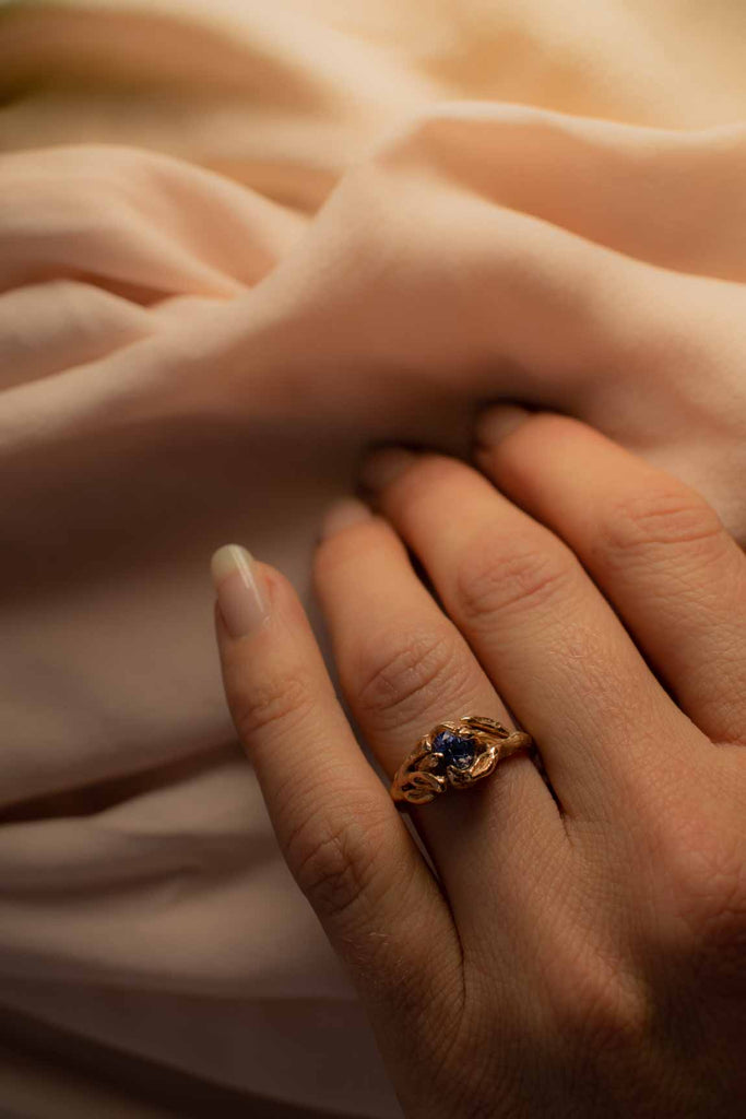 Tanzanite Engagement ring Paradise Twigring Solitair - Saagæ wedding rings & engagement rings by Liesbeth Busman