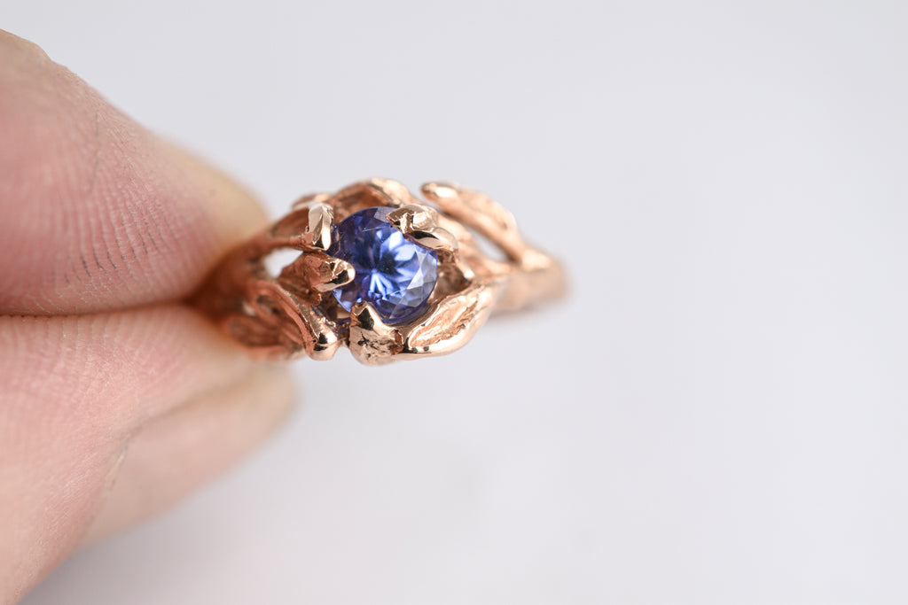 Engagement ring Paradise Twigring Solitair with Tanzanite - Saagæ wedding rings & engagement rings by Liesbeth Busman