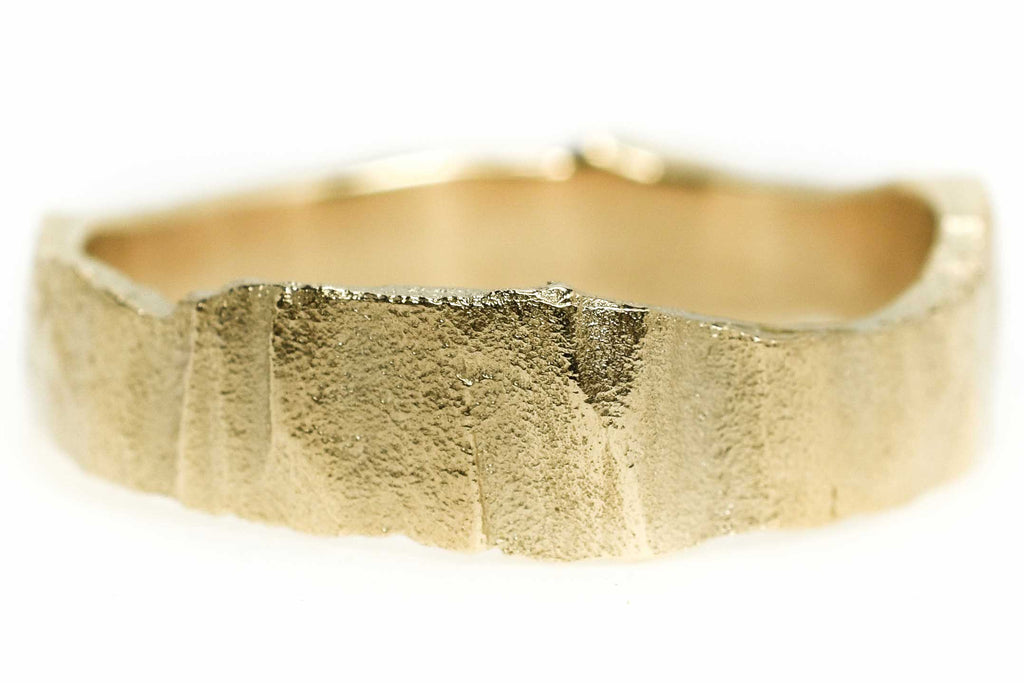 natural wedding ring Aurora ring - Saagæ wedding rings & engagement rings by Liesbeth Busman