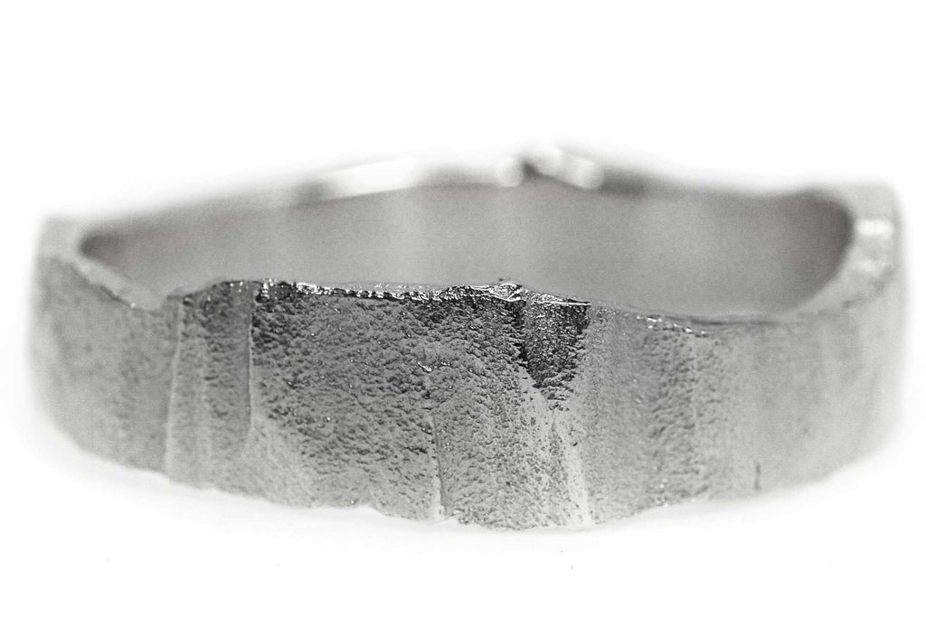 organic ring Aurora white gold - Saagæ wedding rings & engagement rings by Liesbeth Busman