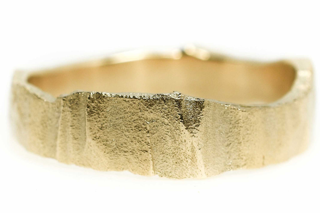 organic ring Aurora yellow gold - Saagæ wedding rings & engagement rings by Liesbeth Busman