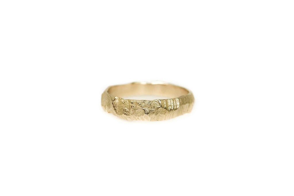 rugged ring Rock Summit yellow gold - Saagæ wedding rings & engagement rings by Liesbeth Busman