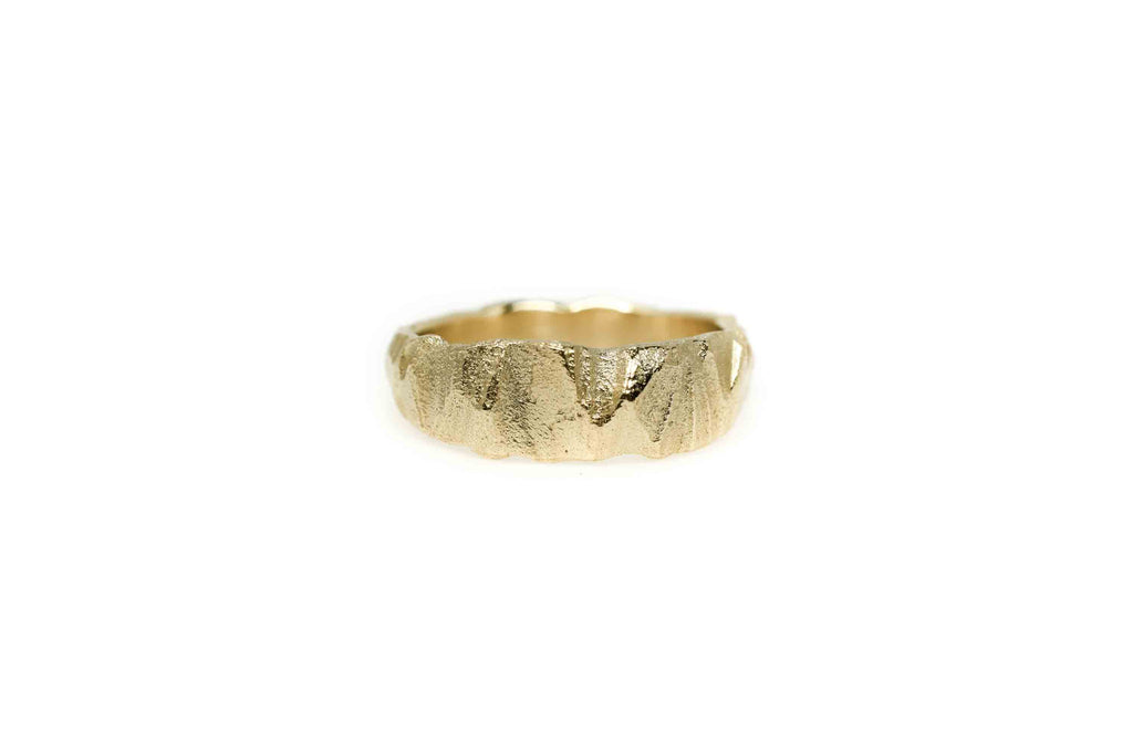 rough wedding band Rock ring Rise yellow gold - Saagæ wedding rings & engagement rings by Liesbeth Busman
