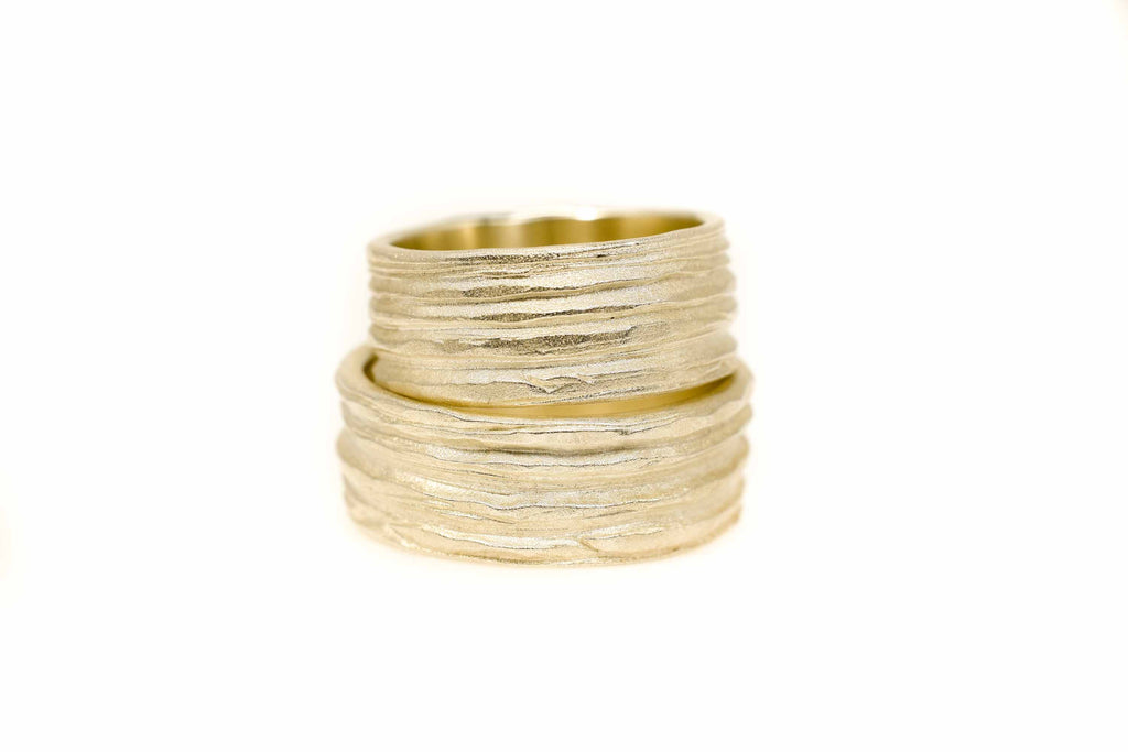 matching wedding rings Symbiosis ring Hammered yellow gold - Saagæ wedding rings & engagement rings by Liesbeth Busman